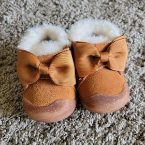 Adorable Stride Rite Baby Booties Size 2 NWOT